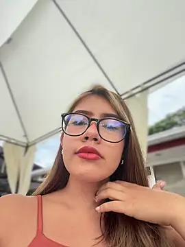 sara calderon online show from 10-14-25, 01:23