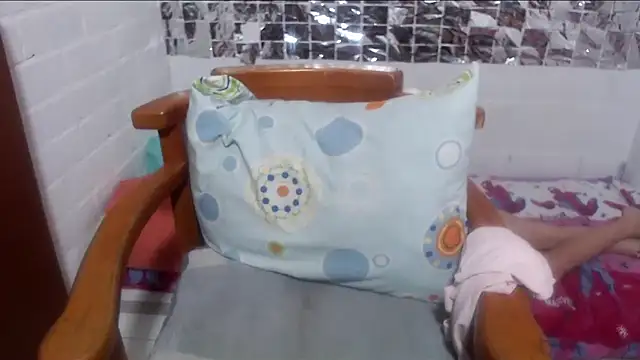 rose-crystal online show from 12-15-25, 01:15