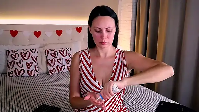 Snapshot of MonikaBelachi chatting on 02-11-26, 05:45 MonikaBelachi online show from 02-11-26, 05:45