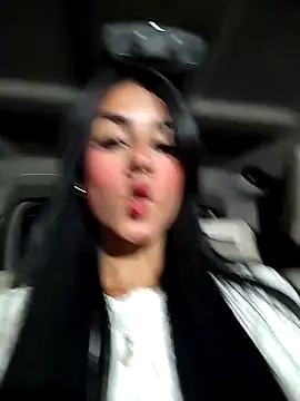 Snapshot of Juliana_Xander chatting on 11-09-25, 03:16 Juliana Xander online show from 11-09-25, 03:16