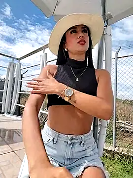 Snapshot of Juliana_Xander chatting on 11-25-25, 02:50 Juliana Xander online show from 11-25-25, 02:50