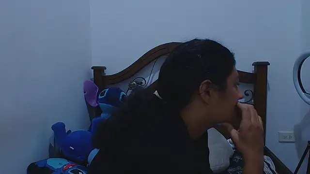 Snapshot of Aria_Arthur chatting on 10-06-25, 11:18 Aria Arthur online show from 10-06-25, 11:18