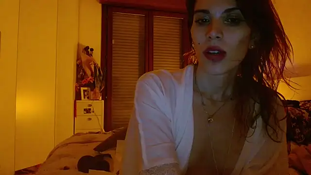 Snapshot of refem9 chatting on 10-26-25, 05:24 refem9 online show from 10-26-25, 05:24