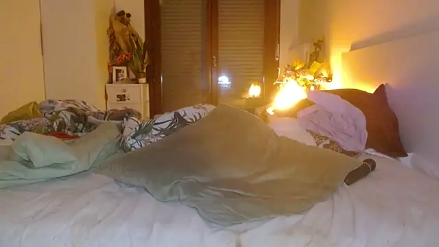 Snapshot of refem9 chatting on 11-15-25, 04:47 refem9 online show from 11-15-25, 04:47