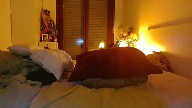 Snapshot of refem9 chatting on 11-17-25, 06:24 refem9 online show from 11-17-25, 06:24