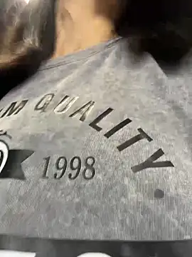 Ninazhang online show from 12-19-25, 01:56