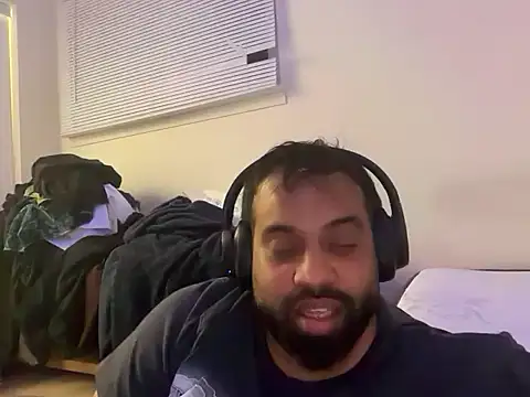 Snapshot of gogone2025 chatting on 10-12-25, 06:23 gogone2025 online show from 10-12-25, 06:23