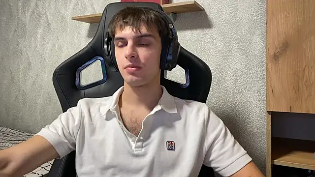 Snapshot of elliot_scott chatting on 10-07-25, 02:20 elliot scott online show from 10-07-25, 02:20