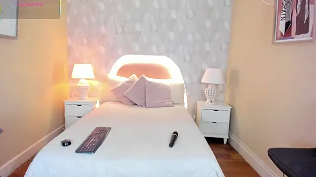 isabella milf  online show from 11-19-25, 07:03