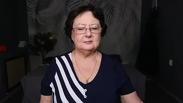 Snapshot of Margo_Moll chatting on 11-26-25, 04:35 Margo Moll online show from 11-26-25, 04:35