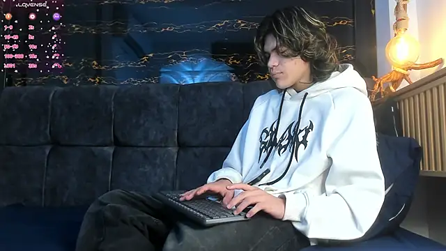 Diamond twink online show from 11-04-25, 04:00