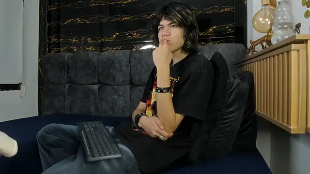 Diamond twink online show from 02-26-26, 01:43