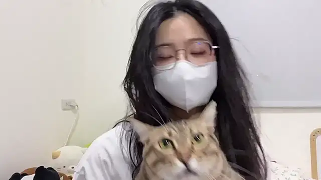 Snapshot of LHeart chatting on 09-23-25, 04:32 LHeart online show from 09-23-25, 04:32