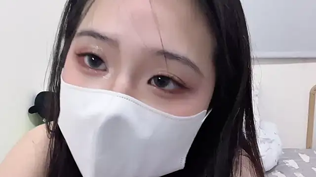 Snapshot of LHeart chatting on 10-25-25, 02:35 LHeart online show from 10-25-25, 02:35