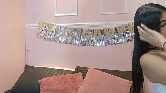 Snapshot of RossyCarters chatting on 02-26-26, 02:27 RossyCarters online show from 02-26-26, 02:27