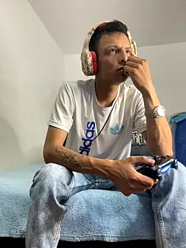 andrewcoopper1 online show from 09-25-25, 03:32