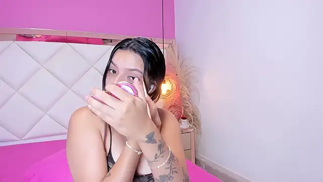 Lucianaa Collins online show from 10-30-25, 11:55