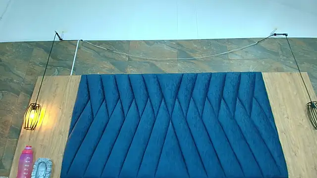 Snapshot of Emma_Valencia_001 chatting on 09-13-25, 08:30 Emma Valencia 001 online show from 09-13-25, 08:30