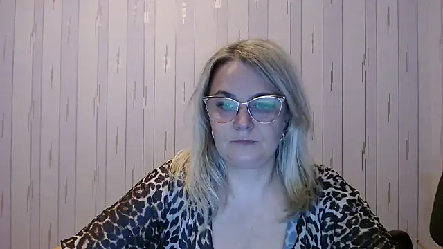 Snapshot of EleanoraDream chatting on 10-11-25, 01:53 EleanoraDream online show from 10-11-25, 01:53