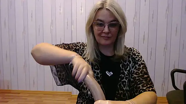 Snapshot of EleanoraDream chatting on 11-07-25, 05:13 EleanoraDream online show from 11-07-25, 05:13