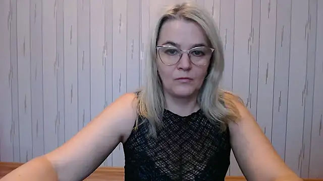 Snapshot of EleanoraDream chatting on 11-11-25, 06:13 EleanoraDream online show from 11-11-25, 06:13