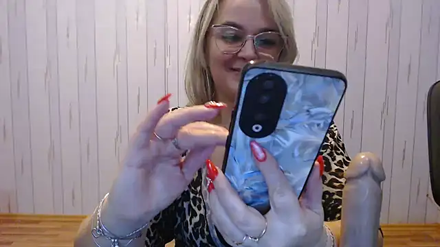 Snapshot of EleanoraDream chatting on 11-23-25, 07:24 EleanoraDream online show from 11-23-25, 07:24