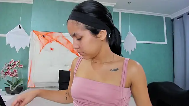 ania gomez online show from 11-04-25, 01:54