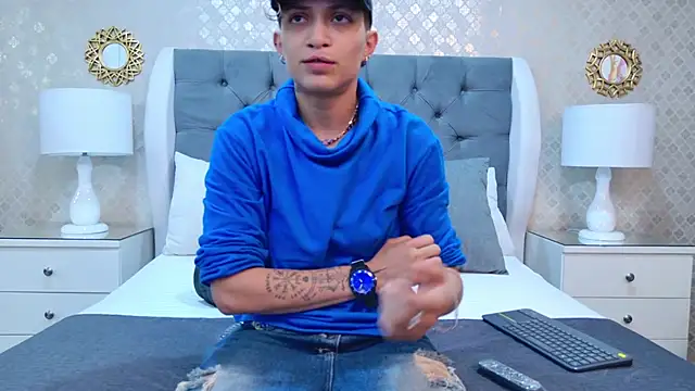 ZoeKrug online show from 10-24-25, 11:50