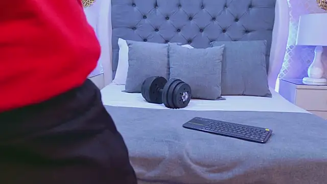 ZoeKrug online show from 12-01-25, 11:48