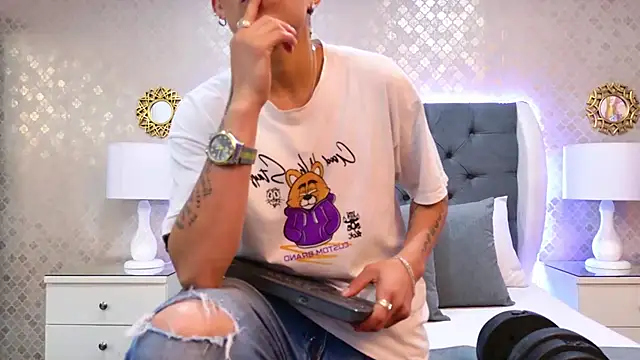 ZoeKrug online show from 12-18-25, 11:49