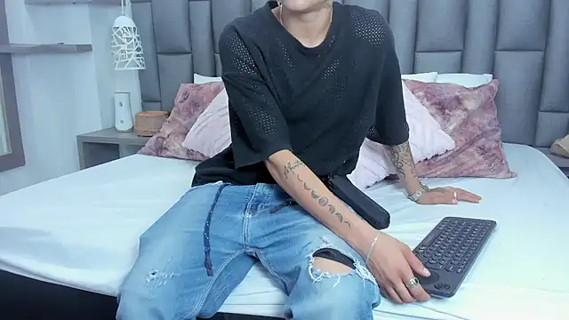 ZoeKrug online show from 02-19-26, 12:12