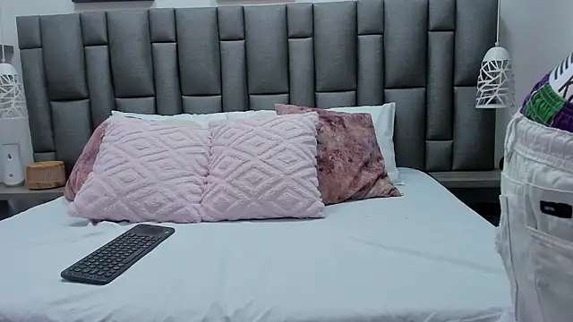 ZoeKrug online show from 02-24-26, 12:14