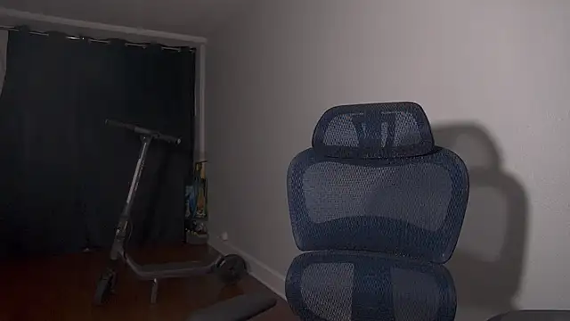 Snapshot of lolateton chatting on 10-16-25, 11:39 lolateton online show from 10-16-25, 11:39