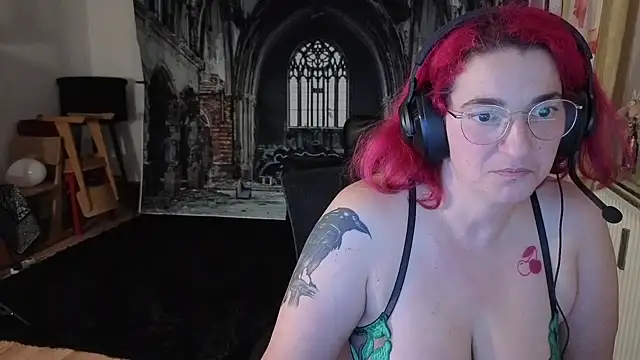 Snapshot of Einfach_Dani_offi chatting on 10-30-25, 09:04 Einfach Dani offi online show from 10-30-25, 09:04