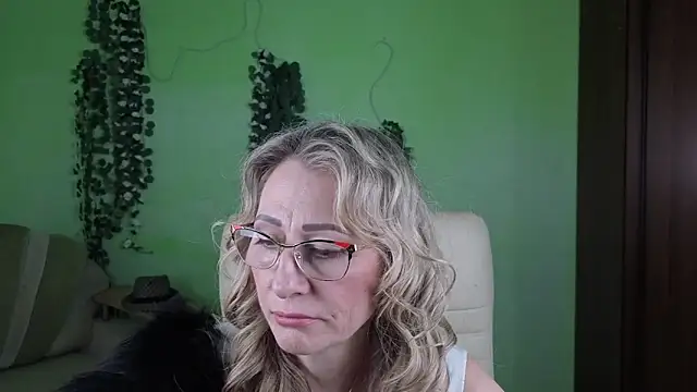 Habibi Honeyy online show from 10-15-25, 10:48