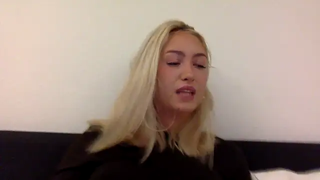 Snapshot of Kitty_Swetty chatting on 09-21-25, 08:43 Kitty Swetty online show from 09-21-25, 08:43