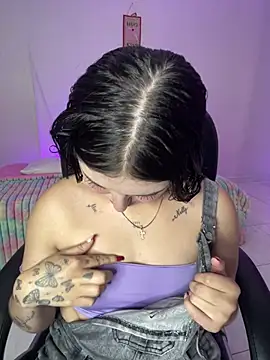 Snapshot of Celestee69 chatting on 02-19-26, 07:43 Celestee69 online show from 02-19-26, 07:43