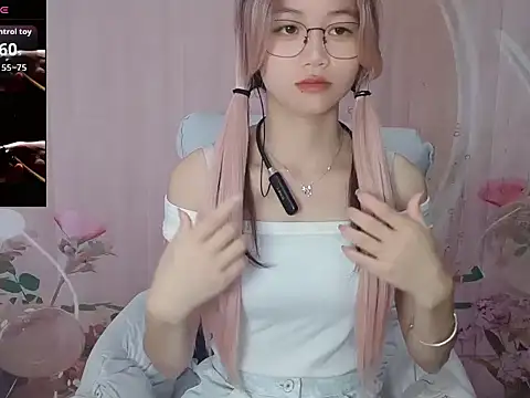 Snapshot of Lele-Baby chatting on 09-22-25, 01:29 Lele-Baby online show from 09-22-25, 01:29