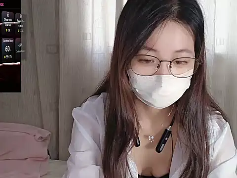 Snapshot of Lele-Baby chatting on 10-11-25, 12:43 Lele-Baby online show from 10-11-25, 12:43