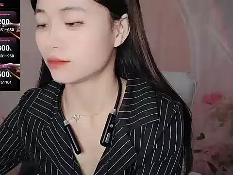 Snapshot of Lele-Baby chatting on 11-27-25, 02:02 Lele-Baby online show from 11-27-25, 02:02