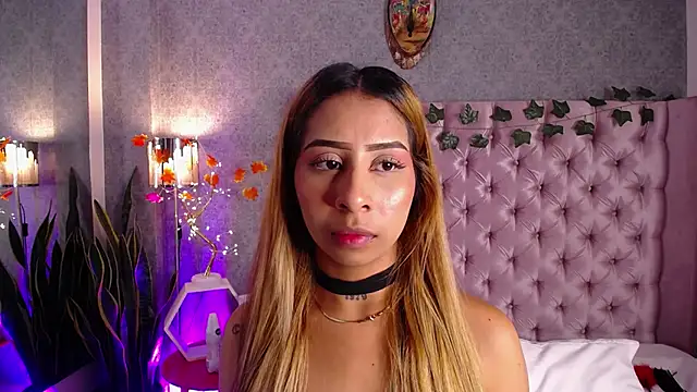 laila stilwiills online show from 11-22-25, 04:55