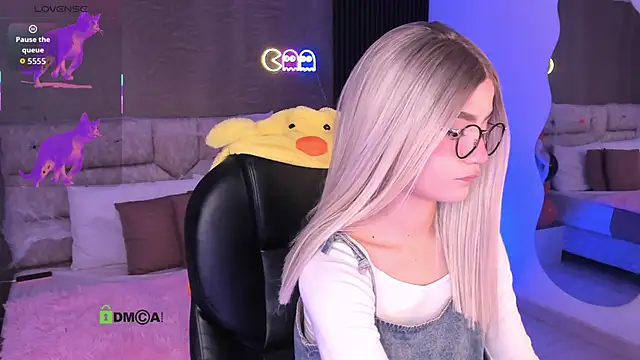 Arinextdoor online show from 10-30-25, 11:05