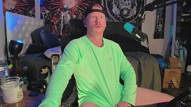 Snapshot of twunkdean chatting on 10-19-25, 08:09 twunkdean online show from 10-19-25, 08:09