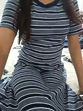 Snapshot of shilpa_r chatting on 10-15-25, 11:27 shilpa r online show from 10-15-25, 11:27