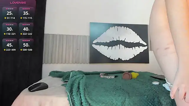 Snapshot of Blue_Sixx chatting on 10-30-25, 10:10 Blue Sixx online show from 10-30-25, 10:10