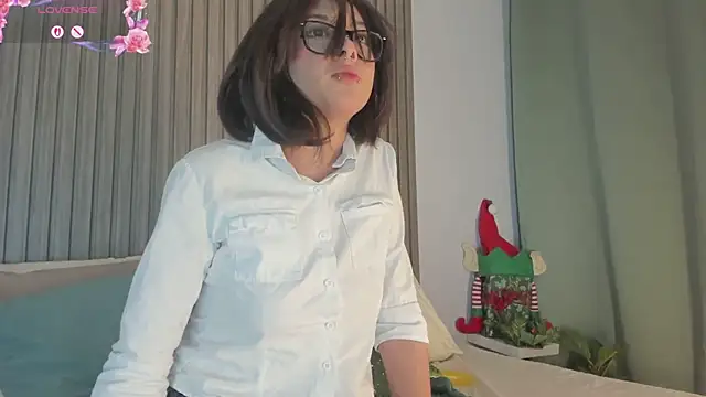 Snapshot of Blue_Sixx chatting on 12-19-25, 09:11 Blue Sixx online show from 12-19-25, 09:11