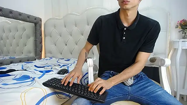 Sebalexis7 online show from 12-17-25, 02:50