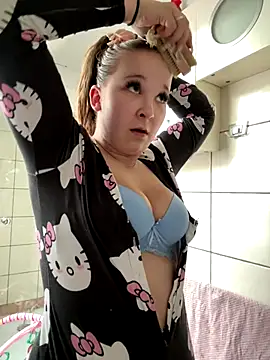 Snapshot of SweetTeenGirl chatting on 10-26-25, 01:28 SweetTeenGirl online show from 10-26-25, 01:28