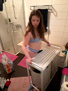 Snapshot of SweetTeenGirl chatting on 10-28-25, 07:27 SweetTeenGirl online show from 10-28-25, 07:27