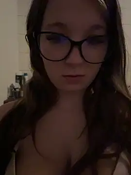 Snapshot of SweetTeenGirl chatting on 11-15-25, 03:19 SweetTeenGirl online show from 11-15-25, 03:19